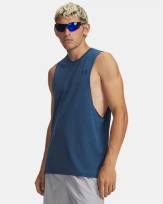 Tricou fără mâneci cu decupaj în partea stângă a pieptului