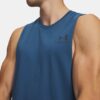 Tricou fără mâneci cu decupaj în partea stângă a pieptului