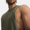 Tricou fără mâneci cu decupaj în partea stângă a pieptului